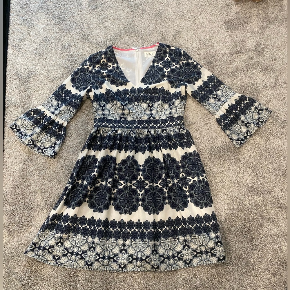 NWT Eliza J Bell Sleeve Dress in blue and white, size 6 - Picture 2 of 6